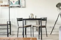 Goldeneye beachside paradise, large apartment, free parking, fast Wi-Fi