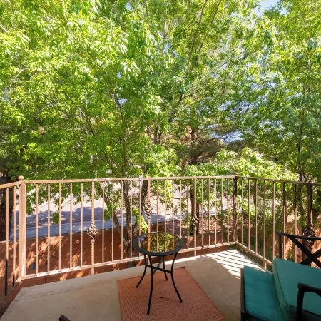 Well appointed condo close to trails with pool and hot tub. Enjoy the views