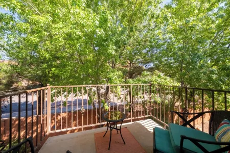 Well appointed condo close to trails with pool and hot tub. Enjoy the views