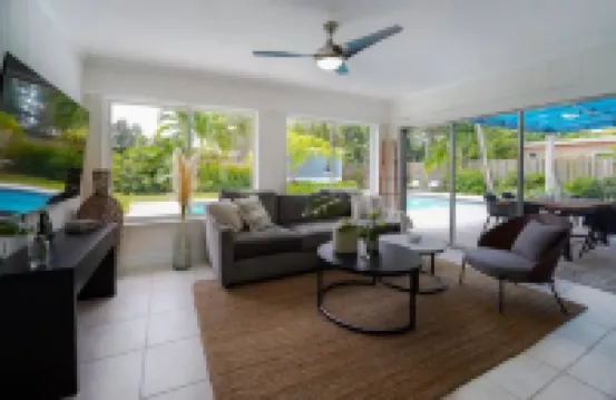 Relaxing Family vacation  with Pool near Cruise, Airport, beach, downtown Hotels in Oakland Park