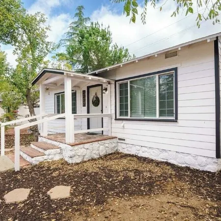 Two Bedroom cottage sleeps 6 & just 7 min from Viejas Casino