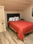 Cozy Cabin with mountain views close to rock creek!
