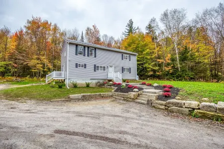 Charming Newly Renovated Home Отели в г. Кэмптон