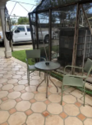 Private studio less than a mile from the beach, with Full Kitchen and Bathroom