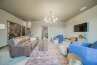 The Concord: A charming 2-bed 2-bath pet friendly house in historic Saint James