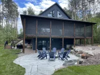 Sandalwood Retreat on Round Lake - Enjoy our screened porch & gorgeous sunsets ￼