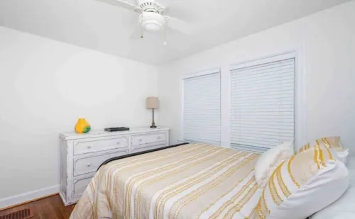 Cozy, great LOCATION, smoke FREE!