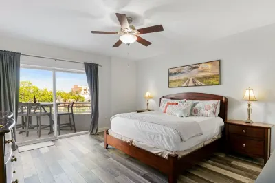 BEAUTIFUL WATERFRONT 3BD/3BA CONDO IN THE HEART OF CLEARWATER BEACH