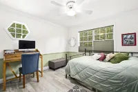 Spacious oasis in the city. Gainesville. Great backyard. 4 Bedrooms 3 baths.