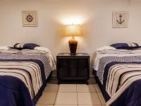 Lake-Front Lodging- Fisherman's Cove at the Blue Heron Retreat Hotels in Newaygo County