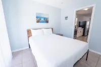 Cheerful 1 bedroom house, 1 block from the beach