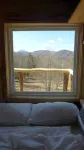 Cozy warm treehouse with Amazing views!  Winter Paradise! Hike from cabin
