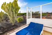 C1, in a small complex with communal heated pool 100m from the sea Các khách sạn ở Charco del Palo