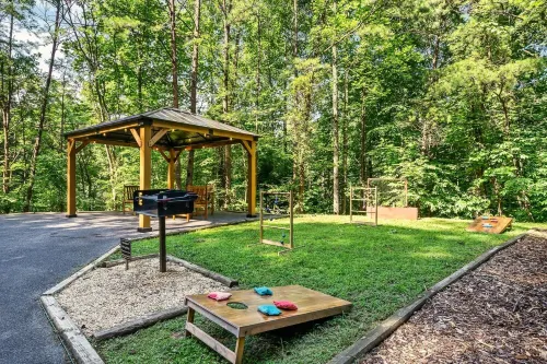 Private Hot Tub - Fall Woodland Setting - Charming Cabin - No Scary Roads