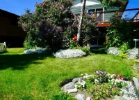 Midships is a bright  ground level  walk out unit with near by beach access Pratt Museum 주변 호텔