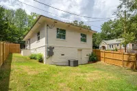 Newly Remodeled 3 Bedroom In Uptown - Sleeps 6!!