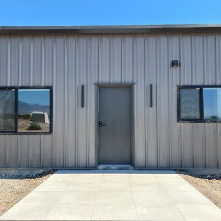 Barndominium Desert Escape - Mountain View, town close, gateway to Death Valley