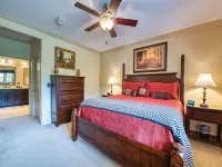 Luxury Condo-Golf, Pool, Fitness Center & Mountain Views!
