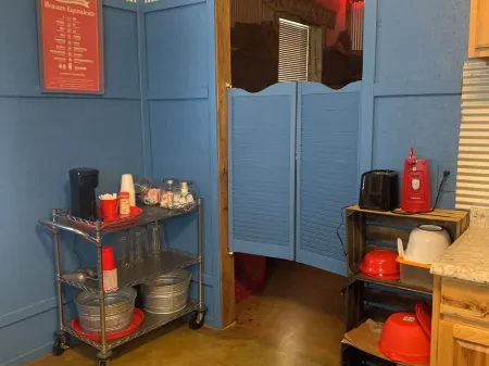 Bunkhouse Cabin The Lazy Buffalo Cache Wichita Mountains Family Reunion Kitchen Отели в г. Кэш