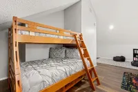 Blue Door Cottage Family Game Room - Family Friendly!