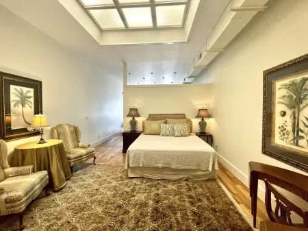 Palafox Loft 122, sleeps 2