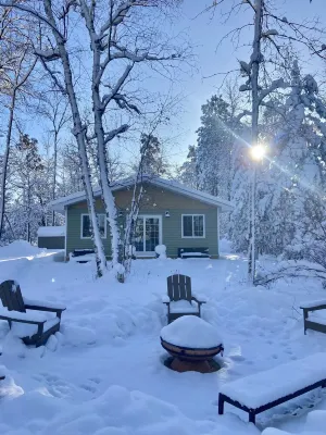 Lakeside cabin near Itasca, Heartland bike trail, ATV trails, golf courses
