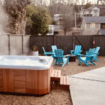 The Jade | Stunning, On Walking Path w Hot tub & Pool