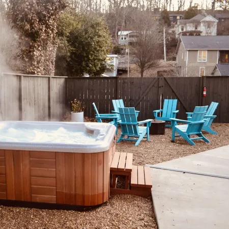 The Jade | Stunning, On Walking Path w Hot tub & Pool Отели рядом с достопримечательностью «Водопады Раби»