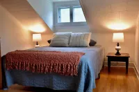 Mid-Century Modern  Gem - 7 min to Allstar Vill w/AC