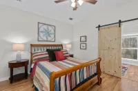 Large family & dog friendly with great reviews off Big Cypress Bayou/Caddo Lake