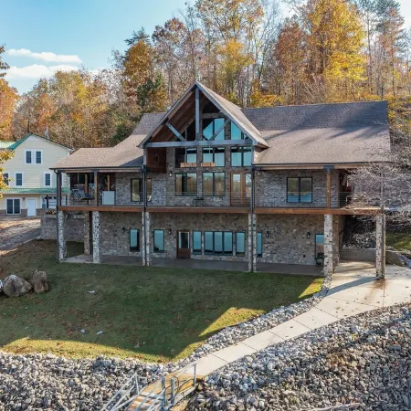 "LAKEVIEW": No Steps, Hot Tub, Boat/Swim Dock, Elevator