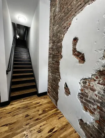 Huge Windows Downtown 2Bd Apt w/ Main Strip Access