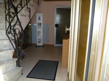 Apartment "Eifel Nest" between VULKANEIFEL and Moselle Отели в г. Кохем-Целль