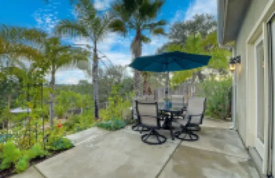 Secluded Home, Sleeps 11+  Solar Heated Pool.  Hot Tub Spa,  9 Miles to Beach