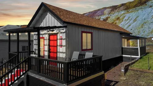Red Door Bungalow Bisbee / Mountain Views Stay - 4-Star