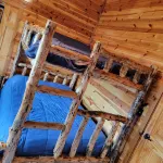 Large garage for bikes. Beautiful log home.  On golf course. 데빌스 타워 국가기념물 주변 호텔