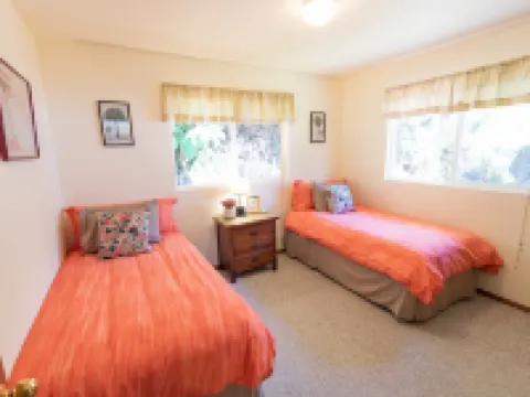 Ama'u Lani Cottage minutes from Volcano Village & Hawaii Volcanoes National Park Hotels in Volcano