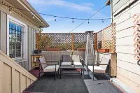Cozy chic downtown Oakland condo.
