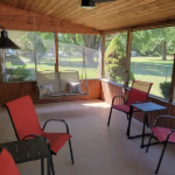 Cute, pet-friendly home in quiet neighborhood. Close to state parks & downtown. 帕克縣酒店