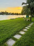 Cozy lakeside private suite with private bath and entrance