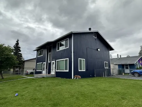 *The Lovely Place* Stunning 3BR 1.5 BA Sleeps 7. Private driveway RV parking.