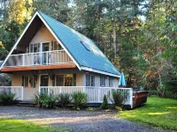 Chalet, Clean, 3BR / 2BA in Snowline, Best Rates, close to skiing, WiFi & Hot Hotels in Glacier