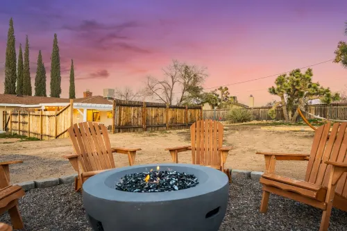 The Mirage | Firepit | Putt Putt | Hot Tub | BBQ Grill | Bocce Ball, Joshua Tree