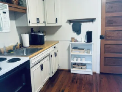 Cozy studio rental situated between Bedford and Lynchburg Virginia Hotels in Campbell County