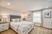 Welcome to the Safehouse! Modern remodeled 5 bedroom home in Tacoma duplex!