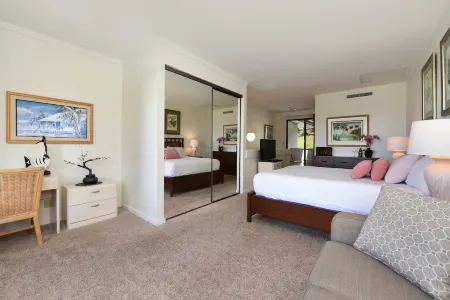 Luxury Kapalua Villa – Breathtaking Ocean & Golf Course Views, No Resort Fees! Отели рядом с достопримечательностью «Капалуа Теннис Гарден»