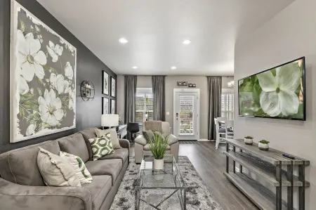 U1 - 2 King Beds - 1G Wi-Fi - Office - Beautiful Home!