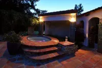 Three bedroom/three bath resort style home with saltwater pool and spa - Hot Tub