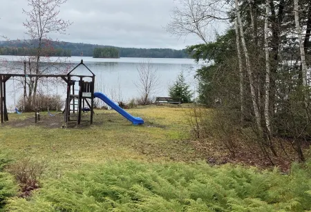 Belgrade Lakes Cottage w/ Long Pond beach access close to Augusta, Colby College