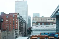 Lavish Apartment in the Heart of Downtown! Pool, Gym, King Bed, Coffee Bar!